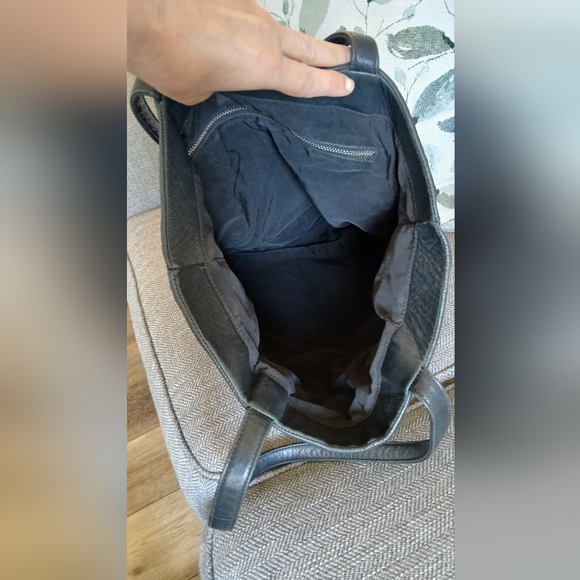 BAGGU Basic Leather Tote Bag in Black - Picture 7 of 9